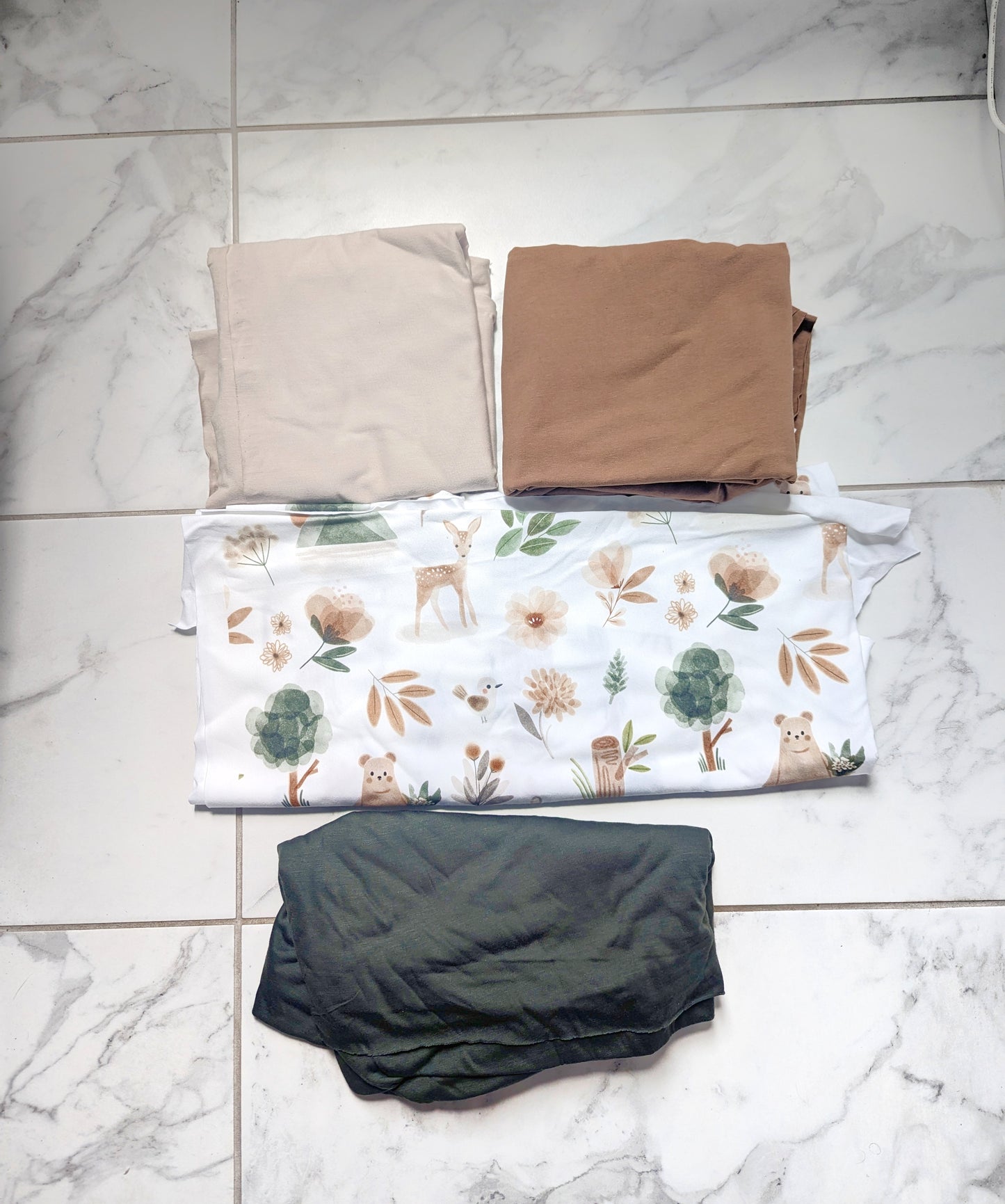En haut à gauche : Beige pâle